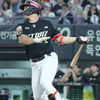 [포토] 황재균 '연장 12회 0의 균형 깨는 적시타'