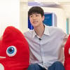 '월드와이드핸섬' 방탄소년단 진, 파리 삼성 올림픽 체험관 빛낸 '환상 비주얼'