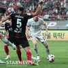 [포토] 조진혁 '슛이야? 패스야?'