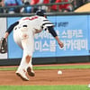 "선수들 집중력 가져라" 김태형 경고에도, 9G 15실책+연이은 주루사... 5강 꿈이 희미해진다