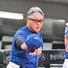 한화 5강 희망 살린 류현진 10승, MOON 감독도 "축하해주고파"... 포기 않은 선수들에게 "모두를 칭찬하고 싶다" [부산 현장]