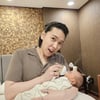 슈퍼주니어 성민, 생후 5일 子 안고 흐뭇 "포포 인생 D+5"