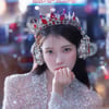 아이유, 리프트 타고 상암 잔디 구장 횡단.."간단하지 않아" [스타현장]