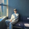 방탄소년단 진, 가을 햇살 받아 미모가 더욱 빛나네