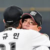 창단 첫 우승 이끈 눈물의 캡틴, 끝내 고별전 없이 은퇴하나... 사령탑도 탄식 "엔트리 합류, 본인이 고사했다" [수원 현장]