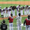 '패하면 다 감독 탓' 왜 LG는 패배한 카드를 똑같이 들고나왔나→소름 돋는 염갈량의 뚝심 [준PO2 현장]