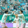 기뻐하는 임영웅-오반석[★포토]