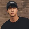 방탄소년단 진, 기본템만 걸쳐도 태가나는 남자 아이돌 1위..'퍼펙트 아이돌'