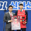 KBL 최초 1·2순위 모두 고교생→'천재 포워드' 박정웅 전체 1순위 영광... 정관장 유니폼 입는다