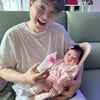 '김다예♥' 박수홍, 생후 30일 딸 자랑..인형 비주얼 "아빠 닮아"