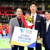 'V리그 대표 왼손 거포', 후배들 앞에서 감격의 은퇴식 "제1의 박철우로 선수 마쳐 감사해"