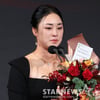 '징계→조기 복귀→3관왕' 윤이나의 뜨거운 눈물, "잊을 수 없는 2024년, 계속 발전하겠다" [KLPGA 대상 시상식 현장]