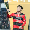 [포토] 득점왕 정재희 '내친김에 성화 봉송'