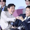 '오겜2' 이정재가 이병헌에게 '우쭈쭈'한 이유..이병헌 "나 그때 3살"