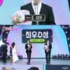 김준호, 최우수상 수상 "子 은우·정우 키워준 아내에 고마워"[KBS연예대상]