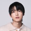 송중기, 인터뷰 중 둘째 공개했다 "주책이죠?"..딸 미모 '완성형 인형' [인터뷰]