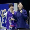 [포토] 박정은 감독 '박혜진과 댄스 작렬'