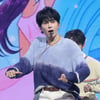 제로베이스원 성한빈 '섹시한 어깨 깡패'[★포토]