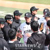 [포토] 우규민 '기지로 돌아온 잠수함'