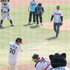 [포토] 이광환 감독 '녹슬지 않은 시구 실력'