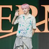 CYE 켄신 '깜찍 손인사'[★포토]