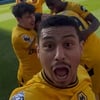 팬 휴대폰으로 기념샷 세리머니! '이슈 폭발' 울버햄튼 2-1 극장승→사실상 EPL 잔류... 황희찬은 결장