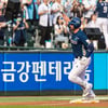 전준우·김원중이 부산서 '원정 유니폼' 입고 롯데가 1회초 공격... NC '사직 홈경기' 진풍경