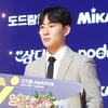 [포토] 한태준 '잔뜩 긴장한 신인왕'
