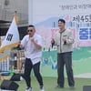 거리의 시인들 노현태·트로트 가수 김경민, 장애인의 날 맞아 '건강박수' 선한 영향력