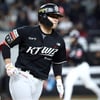 '8G 연속 안타→타율 0.419 폭발' 권동진 방망이에 설레는 KT, 국대 유격수 거른 '5년 전 선택' 마침내 빛 보나