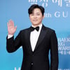 조정석, '여장' 도전→백상 첫 트로피 들었다.."♥거미 사랑해"