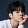 옹성우, 軍 전역 후 7개월 근황..남성美 폭발한 새 프로필 공개