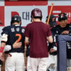 '노장도 걱정했다' 한화 심우준, 145㎞ 속구에 무릎 맞고 그라운드 이탈 [고척 현장]