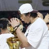 [포토] 타마요 '한입에 우승컵'