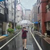 다이어트 재도전하더니..최강희, 비 오는 日 골목서 빛난 각선미
