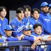 [포토]더그아웃 지키는 박병호
