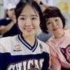 두산 팬 소원 성취 '뭉클 사연', 초등 교사 딸-'고3 만학도' 어머니 시구-시타