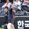 LG서 굴러온 복덩이, 데뷔 첫 5안타 폭발! 롯데 2위 탈환 이끌었다... 사령탑도 축하인사 [대전 현장]