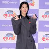 '빨간옷' 인증샷..홍진경, 정치색 논란 일자 삭제