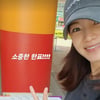 '정치색 논란' 카리나·홍진경 '곤욕'에도..정가은, 빨간 기둥 앞 "브이" 당당 인증샷 [스타이슈]