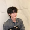 변우석, 리트리버가 환생했는지..가방 잘 맡고 있는 '대형견美'