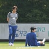 [포토] 설영우 체크하는 홍명보 감독