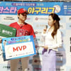 배우 이종혁 '완투쇼' 연예인 야구 MVP 수상... 천하무적은 3연승 질주