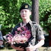 지민, 전역 축하 꽃다발안고[★포토]