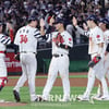 [포토] 김원중 '1위 한화 상대로 위닝시리즈'