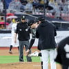 [포토]'스파이크 흙 털어내는' 헤이수스