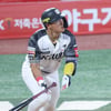 [포토] 안현민 '조신한 배트 플립'