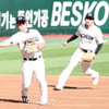 [포토]'3루수비 나선' 최정