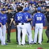 [포토] 오심이 부른 3루 더그아웃 벤클