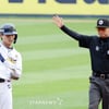 [포토]'1회말 2루타 포문연' 이유찬